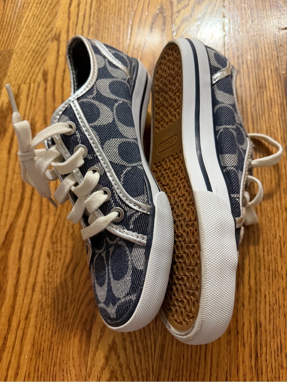 Coach womans Navy Signature Canvas Sneaker SIZE 6B